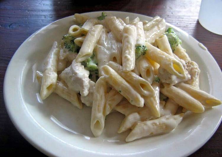 Toni's Chicken Broccoli &amp; Penne Alfredo