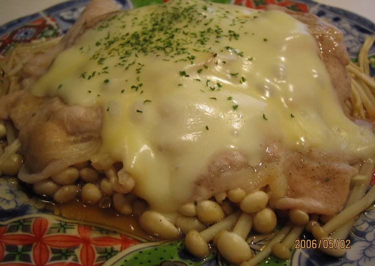 Recipe of Delicious 5 Minutes in the Microwave Enoki Mushroom and Pork with Cheese