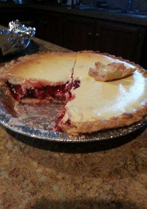 A picture of Carrie cheesecake pie.