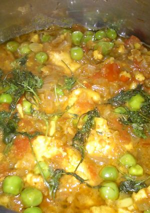 A picture of Matar paneer(paneer with green peas).