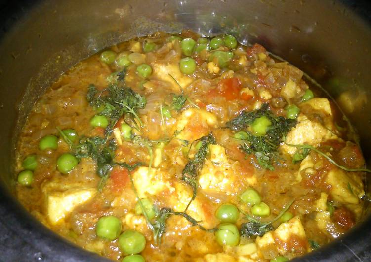 Steps to Prepare Quick Matar paneer(paneer with green peas)