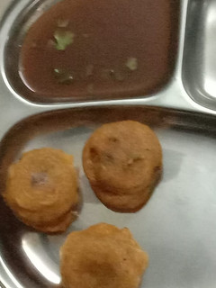 વટાણા બટેટાના વડાં (Peas potato Vada Recipe in Gujarati) રેસીપી મુખ્ય ફોટો