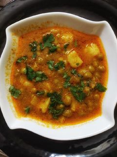 आलू मटर की सब्जी(ALOO MATAR KI SABZI RECIPE IN HINDI) रेसिपी मुख्य फोटो