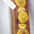 Budín de avena y naranja con frutos secos