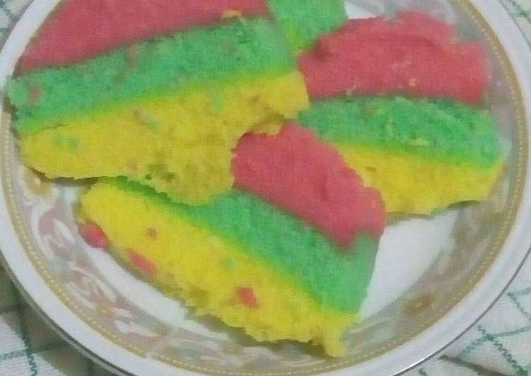 Langkah Mudah untuk Menyiapkan Bolu kukus klasik rainbow yang Menggugah Selera