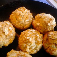 A picture of "Classic" Oatmeal Muffins.