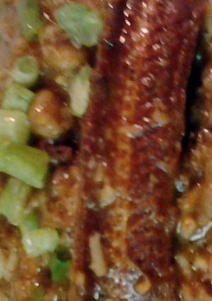 A picture of roasted eel in rice.