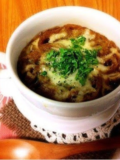 A picture of Authentic Onion Gratin Soup.