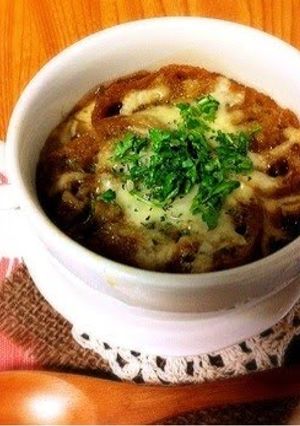 A picture of Authentic Onion Gratin Soup.