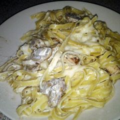 A picture of fattuccine with chicken.