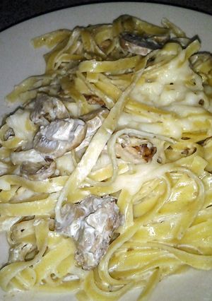 A picture of fattuccine with chicken.