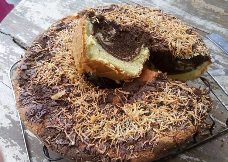 Langkah Mudah untuk Menyiapkan Marble cake (bolu marmer) yang Menggugah Selera