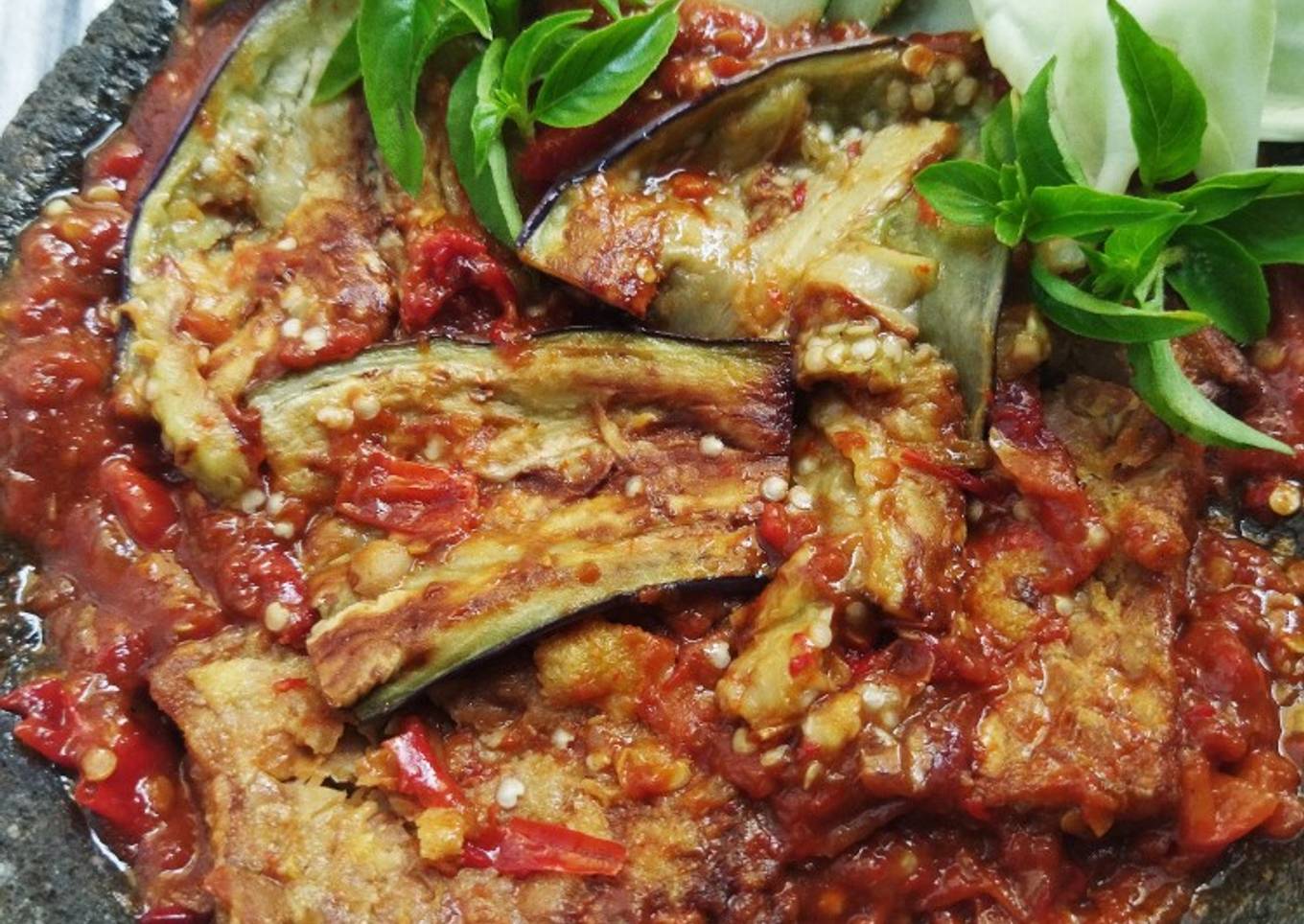 Terong dan Tempe Penyet Sambal Terasi