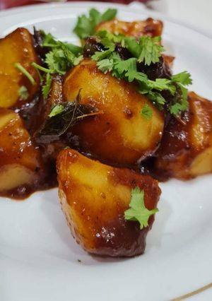 A picture of Khattay aloo.
