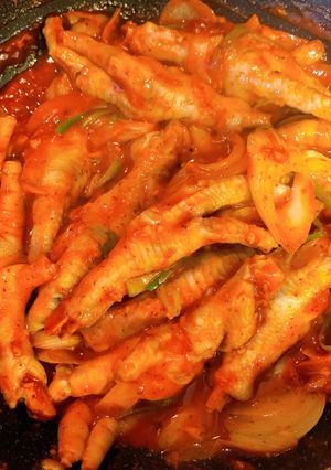 รูปของ ตีนไก่เผ็ดเกาหลี 🌶🍗ทักบัล (닭발) style by barbie👩🏼‍🍳