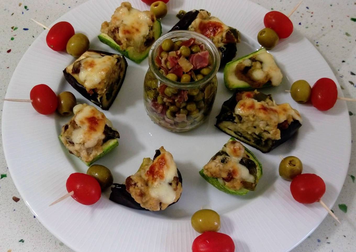 Tapas de calabacines y berenjenas rellenas con salteado de guisantes con jamón #weekendreto