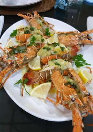 Foto resep Tailed Lobster with garlic lemon butter sauce