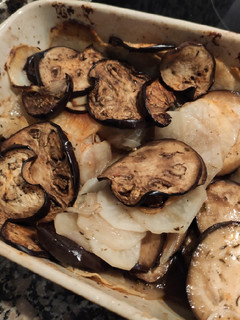 Una foto de Berenjenas al horno con patatas