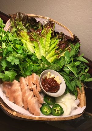 A picture of A Vi-Kor Lettuce Wrap(Vietnamese-Korean Saang Choo Ssaam).