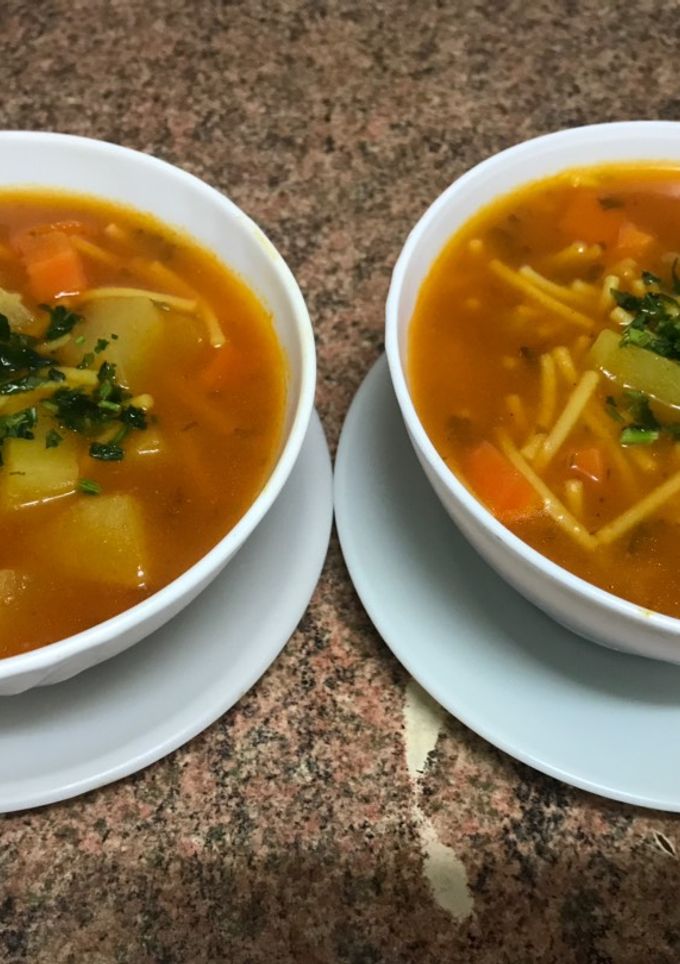 Una foto de Sopa de verduras marroquí caliente para el invierno/ comida de Marruecos