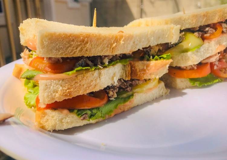 How to Prepare Super Quick Homemade Club Sandwich