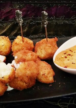 A picture of Mac & Cheese bombs.