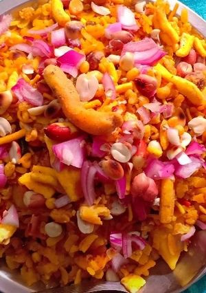 पोहा (poha recipe in hindi) रेसिपी मुख्य फोटो