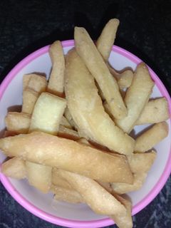 मैदा व सूजी की साखे (Maida aur suji ki saakhe recipe in hindi) रेसिपी मुख्य फोटो
