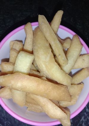 मैदा व सूजी की साखे (Maida aur suji ki saakhe recipe in hindi) रेसिपी मुख्य फोटो
