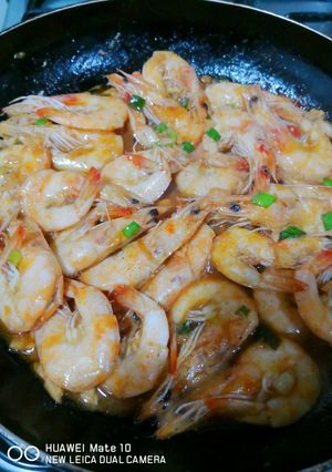 A picture of Buttered garlic shrimp.
