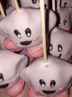 Una foto de Kirby cake pops
