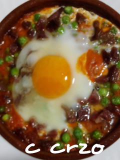 Una foto de Huevo al plato en microondas