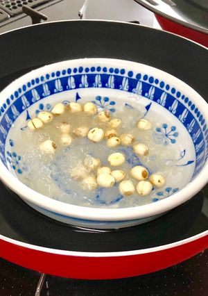Hình của món Yến chưng hạt sen của mẹ.