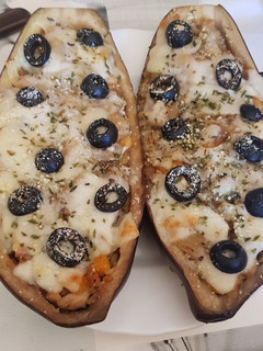 Una foto de Berenjenas rellenas de verduras