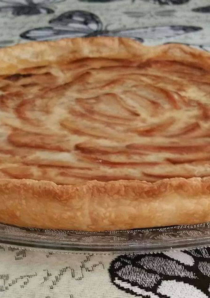 Una foto de Tarta de manzana y leche condensada 🍏🍏🍏