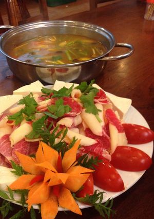 Hình của món Lẩu gầu bò.