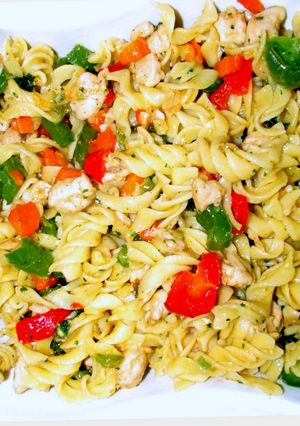 চিকেন আলফ্রেডো পাস্তা (chicken alfredo pasta recipe in Bengali) রেসিপির প্রধান ছবি