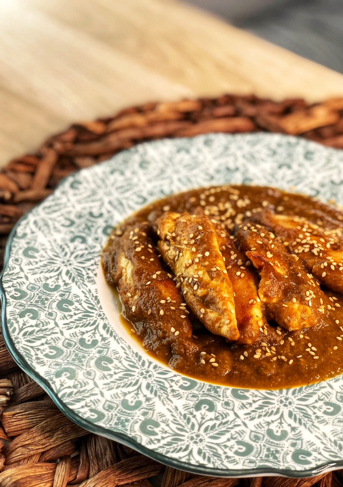 Una foto de Pechuguitas de pollo en salsa de carrilleras
