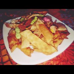 A picture of Crispy Namak Pary.