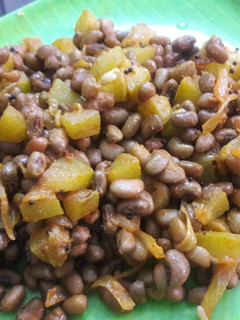 சுரைக்காய் காராமணி பொரியல் செய்முறை முக்கிய புகைப்படம்