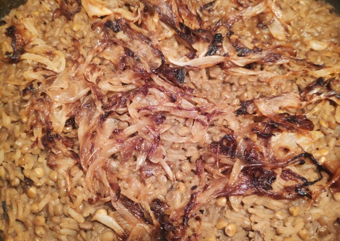 Mjadra/ Arroz con lentejas y cebollas caramelizadas