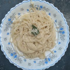 Spaghetti with White sauce A picture of Spaghetti with White sauce.