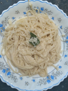 A picture of Spaghetti with White sauce.