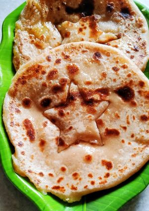 સ્વીટ આલુ પરાઠા(sweet Aloo paratha recipe in in Gujarati) રેસીપી મુખ્ય ફોટો