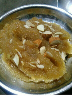 सूजी का हलवा (Suji ka halwa recipe in hindi) रेसिपी मुख्य फोटो
