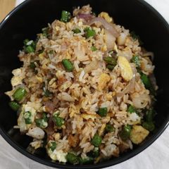 A picture of Fried rice with wok hey.