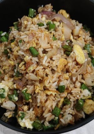 A picture of Fried rice with wok hey.