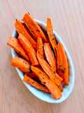 Zanahorias horneadas con tomillo, ajo y AOVE 🥕como guarnición, snack saludable o en ensalada