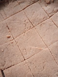 ગોળ પાપડી (Gol Papdi Recipe In Gujarati) રેસીપી મુખ્ય ફોટો