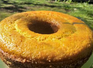Una foto de Budín de naranja 🍊 y yogurt natural